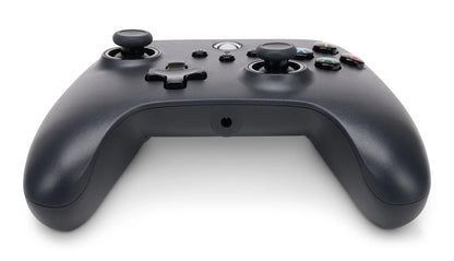 Zwarte bedrade Xbox Series X|S controller van Veltrixgames met ergonomisch ontwerp en bedrade verbindingskabel.